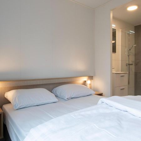 Nice Tiny House With Air Conditioning, On A Holiday Park, 12 Km From Eindhoven Mierlo Exterior foto