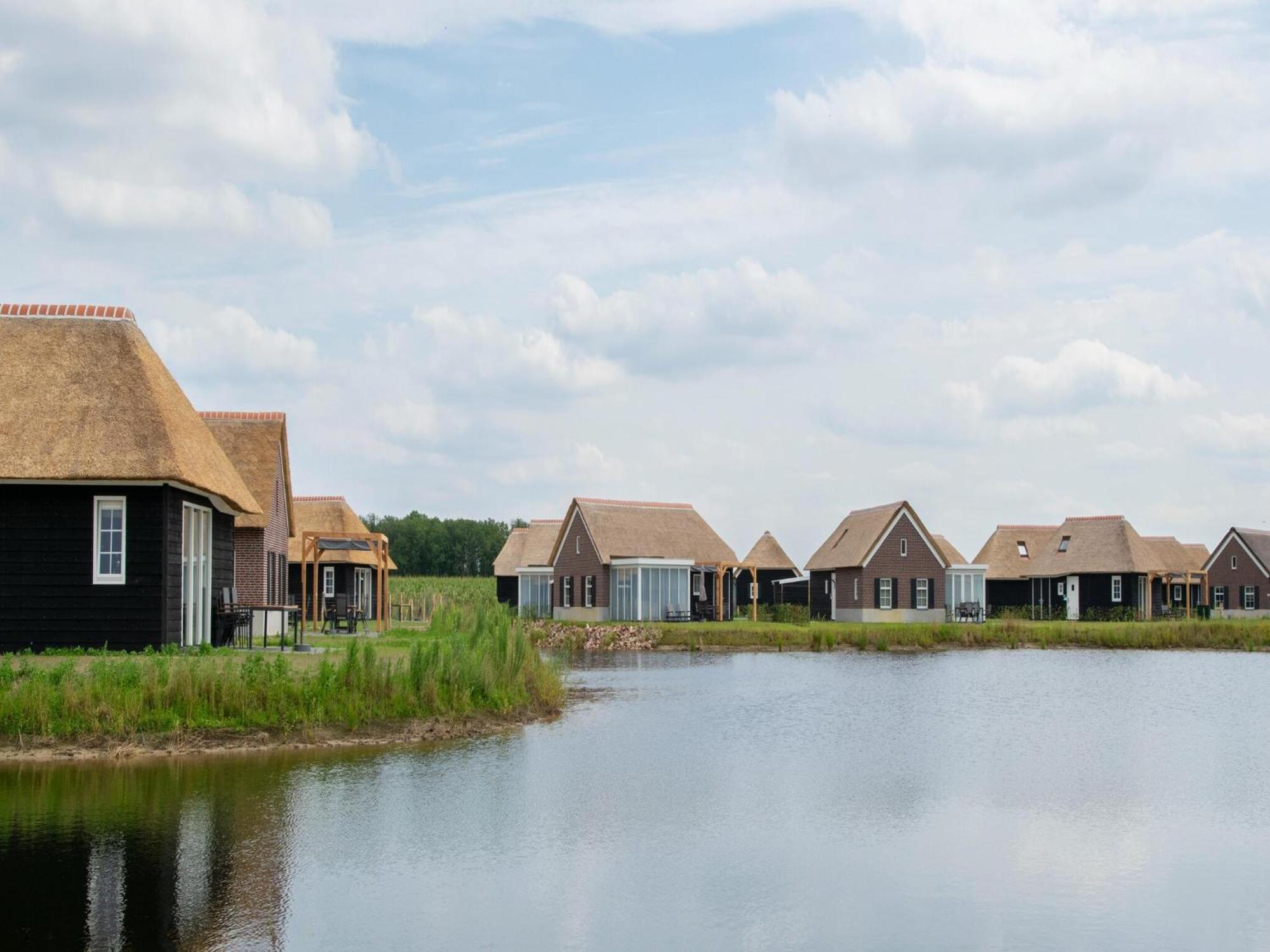 Nice Tiny House With Air Conditioning, On A Holiday Park, 12 Km From Eindhoven Mierlo Exterior foto